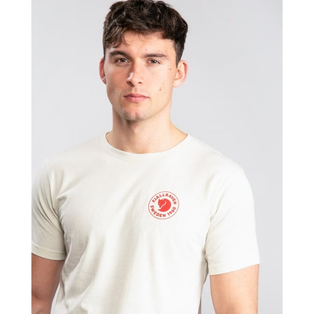Short-sleeved t-shirt in a sustainable jersey knit that combines the softness of organic cotton with the functionality and durability of recycled polyester. Wicks away moisture and dries quickly, making it extra comfortable in warm climates. Round neckline and little logo printed on the chest.

Activity: Everyday Outdoor
Family: Övik
Gender: Men&rsquo;s
Environmental info: Organic, Recycled
Features: Channels moisture, Durable, Lightweight