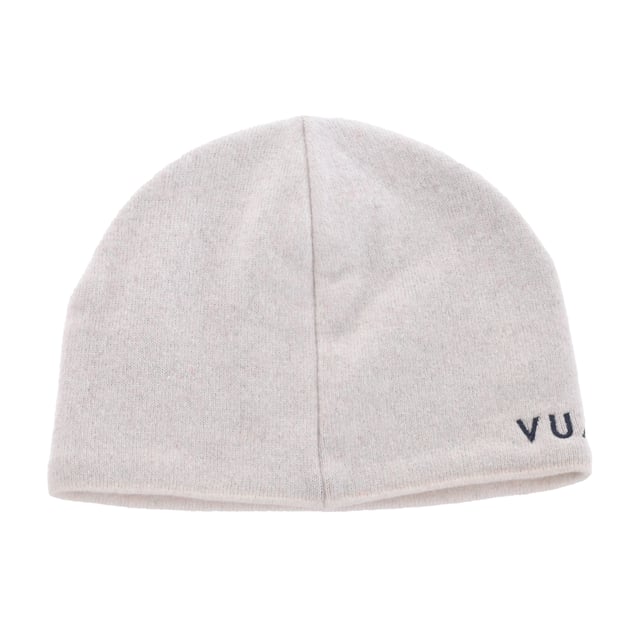 Gorro de punto de la marca Vuarnet.
Gorro con tacto muy agradable.
Logo de la marca en los laterales.
 Composición: 80% Lana, 20% Poliamida
 Cuidados:
Lavar a mano.
Planchar a temperatura baja.
No usar secadora.
No usar lejía.
No lavar en seco.