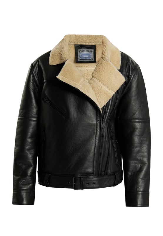 Of het nu in het zwart of donkerbruin is, het coole bikerjack van DreiMaster Vintage wil je deze winter en nog veel meer niet meer uitdoen. Met zijn robuuste lamsleer en de zachte schapenvacht aan de binnenkant van de jas wordt hij al snel een favoriet. De kenmerkende asymmetrische ritssluiting, een schuine borstzak en een riem aan de zoom zorgen voor een expressieve afwerking.  Jas