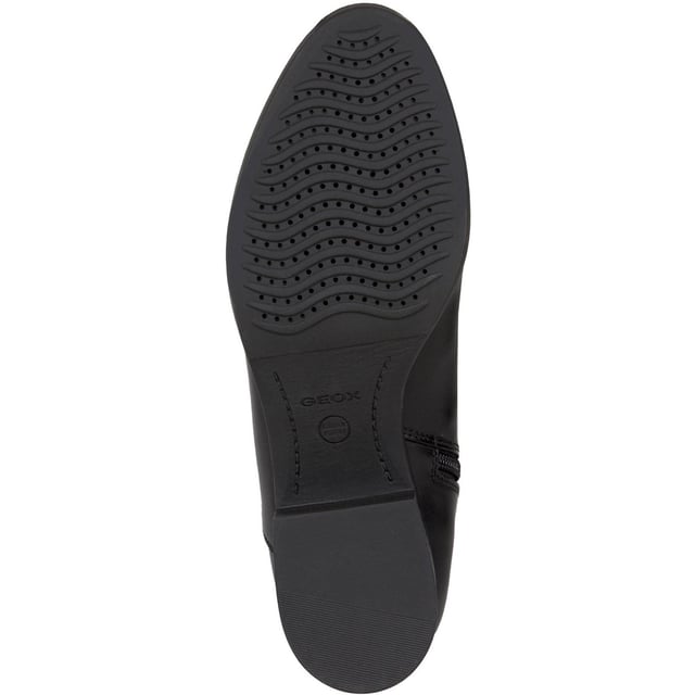 Drawing inspiration from an equestrian aesthetic, Felicity is a casual-looking boot for women. Versatile and comfortable, it has been crafted from leather and stretch microfibre and will prove to be a perfect complement to everyday looks.