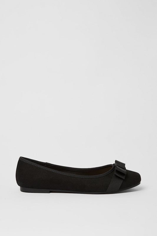 Chic faux leather ballet pumps with a wide fit for added comfort
Elegant bow detail adorns the toe for a feminine touch
Slip-on style for easy on and off
Flat sole provides all-day wearability
faux leather upper with a synthetic lining

These versatile ballet pumps from Dorothy Perkins exude effortless sophistication. The wide fit ensures a comfortable wear, while the bow detail adds a touch of elegance. Pair them with tailored trousers for a polished workwear ensemble or team with a floral dress for a charming daytime look. Perfect for casual events, family gatherings, or meeting friends for brunch, these flats strike the perfect balance between style and comfort.