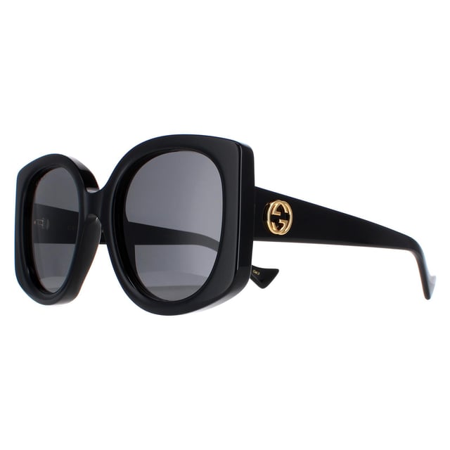 Gucci GG1257S 001 zwart grijze zonnebril is een stijlvol en elegant accessoire dat elke outfit zal verheffen. Deze bril heeft een klassiek rond ontwerp met een strak acetaat montuur. De lenzen zijn gemaakt van hoogwaardig, krasbestendig materiaal om uw ogen optimaal te beschermen. Het iconische Gucci-logo staat prominent op de slapen, wat een vleugje luxe toevoegt aan dit toch al verfijnde ontwerp. Deze zonnebril is voor vrouwen, en is geschikt voor elke gelegenheid. Of je nu boodschappen doet, op het strand ligt of je opmaakt voor een avondje uit, met deze Gucci GG1257S zonnebril zie je er op je best uit en voel je je ook zo.