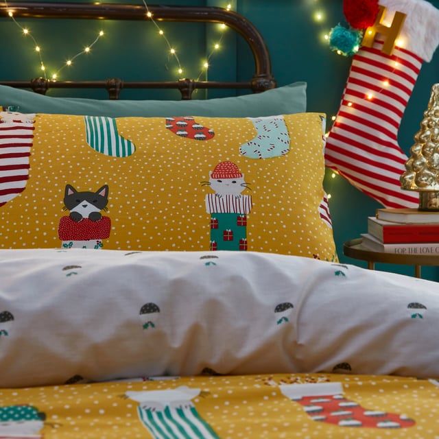 Add some personality to your Christmas décor with the meowy Christmas bedding, featuring adorable kittens inside vibrant Christmas stocking on an ochre polka dot base. The playful print continues to the reverse with a Christmas pudding design adding extra festive spirit to this duvet set. Includes 2 x pillowcases measuring 50 x 75cm.