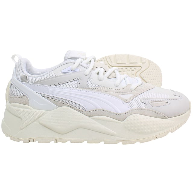 HISTORIA DEL PRODUCTO: El RS-X está de regreso. La silueta futurista y retro de esta zapatilla regresa con una estética progresiva y detalles angulares, complementada con superposiciones de nubuck y ante. La combinación se centra en un diseño disruptivo para mostrar tu estilo único. CARACTERÍSTICAS Y BENEFICIOS: Los productos de cuero de PUMA apoyan la fabricación responsable a través del Leather Working Group.; Sistema de Amortiguación: La tecnología de amortiguación cómoda de PUMA celebra la reinvención de un momento y movimiento únicos en la cultura. DETALLES: Parte superior de malla con superposiciones de nubuck y ante; Media suela de PU con tecnología RS; Suela de goma; Formstrip de PUMA en los lados laterales y mediales; Detalles de marca PUMA.