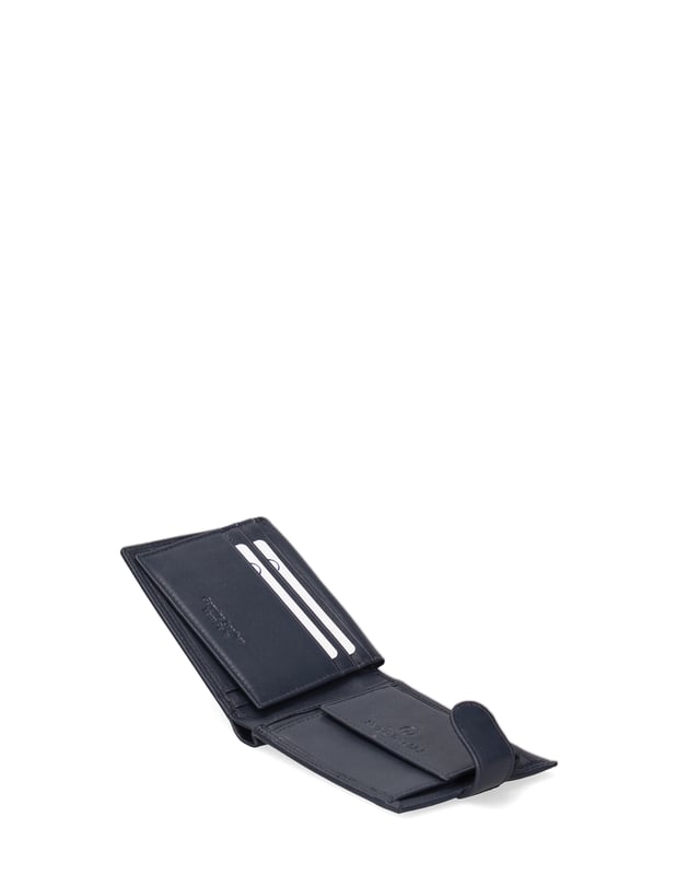 Cartera de hombre. El cierre es con botón de presión. Los bolsillos internos son tarjeteros. Los bolsillos externos están ausentes. Falta la correa para el hombro. Falta el mango. Hay un compartimento interno. El material exterior es 100% Piel Auténtica. Internamente no está forrado. Medidas: 12x9,5x2 cm. Producto de moda