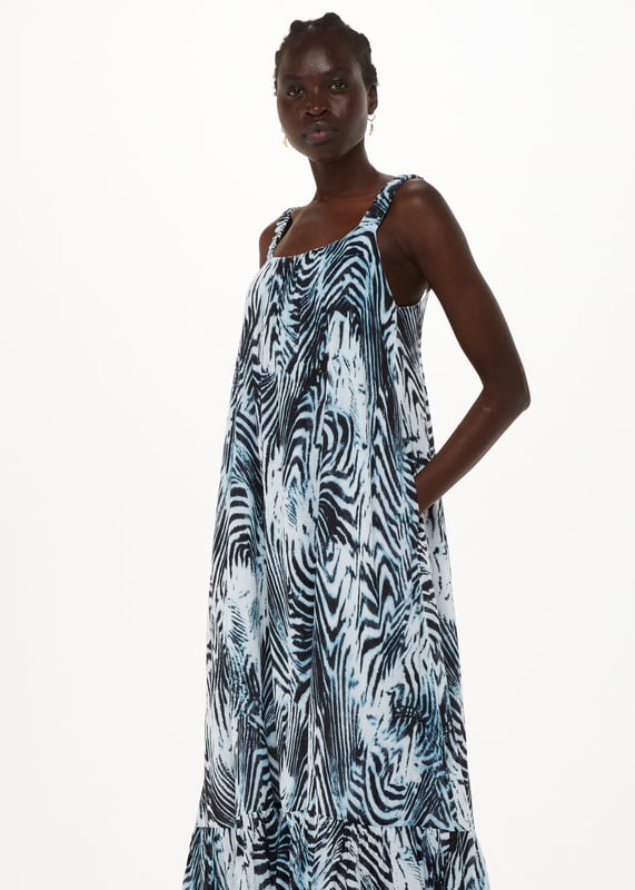 Embrace your wild side with the Rhea Tiger Dress, featuring a vibrant print and a breezy sleeveless design perfect for any casual outing.