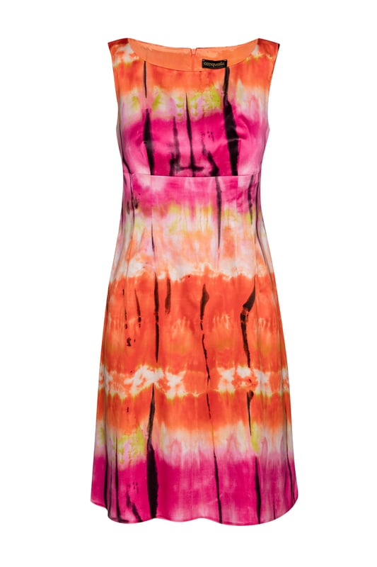 Vestido estampado multicolor sin mangas y escote barco. Costura debajo del busto con pliegues justo debajo en la parte delantera y trasera. Cierre con cremallera oculta en la espalda. Línea Imperio. Nuestro modelo mide 172 cm y lleva la talla 36/S. Medidas de la talla 38 (en cm): Hombro -37; Pecho-42; cintura-40; Abajo-57; Longitud del cuerpo-92. 92%PES-8%ELASTANO