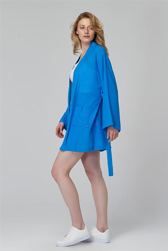 84% Viskose 16% PolyamidDiese wunderschöne Strickjacke besteht aus 84% Viskose und 16% Polyamid und ist ein absolutes Must-Have für jede Garder