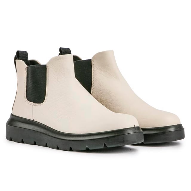 Seize The Day In The Ecco Nouvelle Chelsea Boots. These Boots Have The Added Benefit Of Ecco Hydromax® Water-repellent Coating. Water Just Beads Right Off. Great For Walking The Dog, Then Grabbing Your Cup Of Coffee On The Way Into The Office.