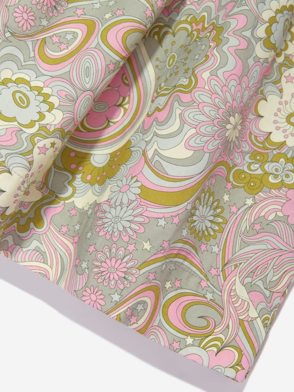Bonpoint depict whimsical portraits in their beautifully crafted French designs. This girls Clair short sleeve t-shirt is a captivating choice. Crafted in light purple cotton showcasing a colourful floral pattern, embroidery on the front, wide short sleeves and a straight hem. 100% Cotton
