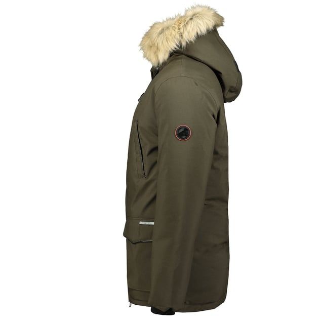 Geographical Norway parka voor heren. De parka is gemaakt van hoogwaardig polyester en heeft een warme binnenvoering. Ideaal voor de koude wintermaanden. De bontkraag is van namaakbont, en is afneembaar.  Merk: Geographical NorwayModelnaam: Parka ClaudeCategorie: winterjas herenMaterialen: polyesterKleur: groen