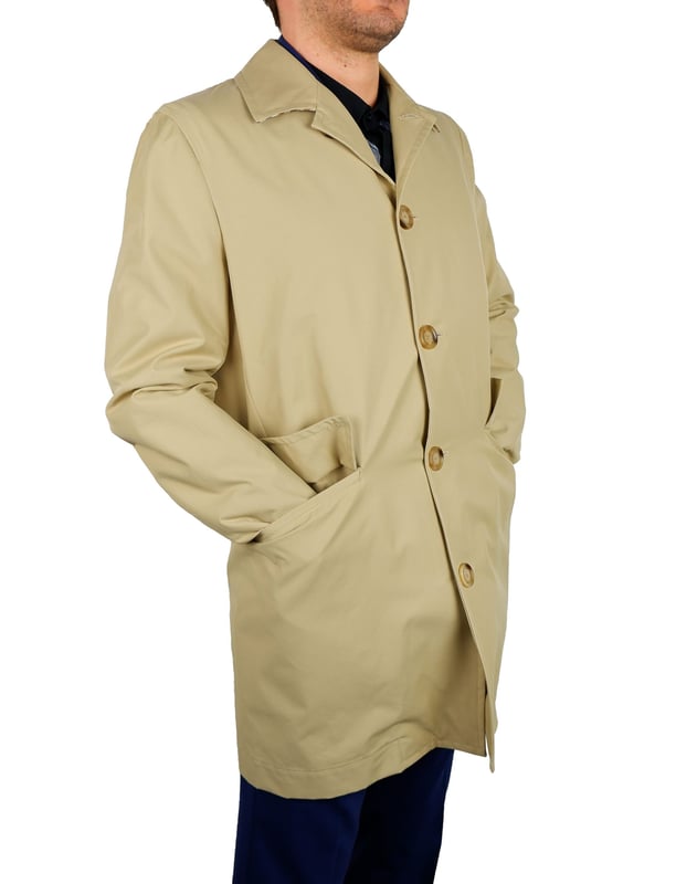 Klassischer und stilvoller Aquascutum Beige Trenchcoat  
Hergestellt aus hochwertigen Materialien  
Verdeckte, einreihige Verschluss  
Knopfseitentaschen  
Rückseite mit Knopföffnung  
Hergestellt in Italien  
Erfordert eine professionelle chemische Reinigung  
Perfekt für Männer, die zeitlose Mode schätzen  
Material: 66% Baumwolle, 34% Polyamid