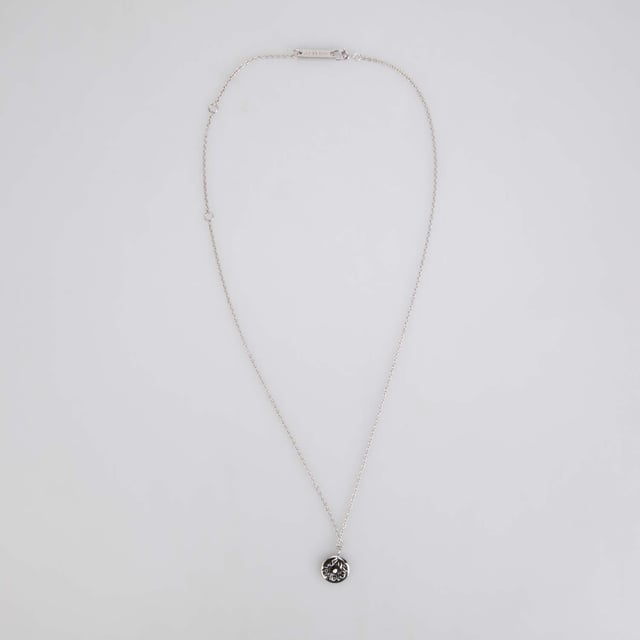 Ambush Smiley Charm Necklace in Silver.- Fine cable chain necklace in silver-tone brass.- Textured logo graphic pendant at drop.- Logo plaque at adjustable lobster-clasp fastening. Material: 100% Brass. Ref: BWOB0710017200.