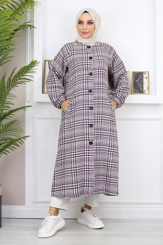 Stoffmerkmal: Hergestellt aus Chanel-Stoff.Produktmerkmal: Es handelt sich um ein neues Hijab-Modell der Saison. Es ist ungefüttert. Die Manschetten sind elastisch. Es hat verwendbare Knöpfe auf der Vorderseite. Aufgrund von Konzeptaufnahmen kann es zu leichten Unterschieden in den Farbtönen des Produkts kommen. Das Model trägt Größe 38. Größe 38 Kopfbedeckung Maße: Produktlänge: 125