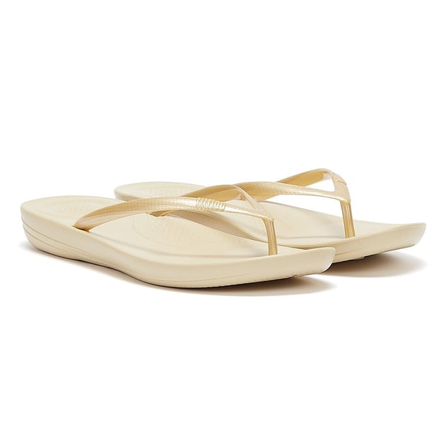From the top, they look like your typical Surfer-girl flip flops. Underneath, they're ergonomically engineered with iQushion™ micro-bubble foam impact cushions for non-stop comfort. Throw a pair in your suitcase and you'll find yourself wearing them to beach, bar and beyond!