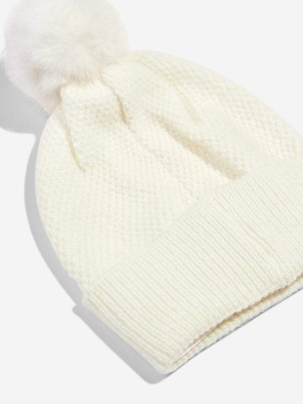 Michael Kors amplify sleek everyday wear into stylish sporty aesthetics. This girls cream pull on hat utilises the American label's modern technological properties. Made in a knit design with gold embroidery and branded in relief. She will look and feel fabulous. ‚ Knit Hat With Pompon‚ Turn Up With Gold Embroidery‚ Branded In Relief On the Front‚ Acrylic‚ Polyamid‚ Polyester‚ WoolMichael Kors : Hat Size2-3Y: 50cm 4-6Y: 52cm8-10Y: 54cm 12Y: 56cm 14Y: 58cm
