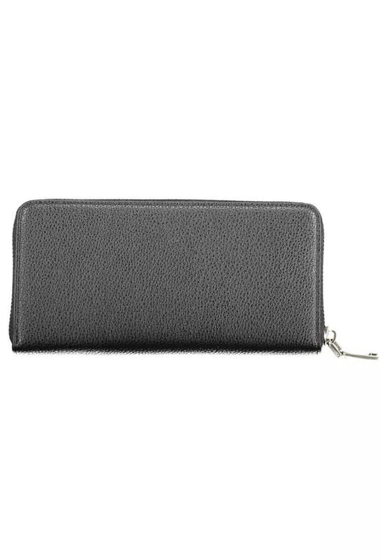 Black Polyethylene Wallet
  Designed for men
  5 compartments and coin purse
  Internal spaces formed by card slots
  Contrasting details
  Zip closure
  Brand logo
Material: 100% Polyethylene