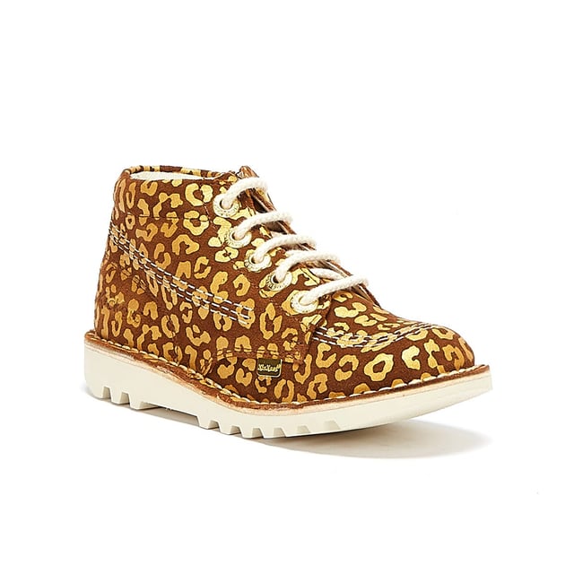 The iconic Kickers silhouette has gone wild with an all-over colourful leopard print and metallic hardware. Keeps active feet secure and comfortable with a cushioned footbed, soft fabric lining, durable rubber sole and anti-odour technology.