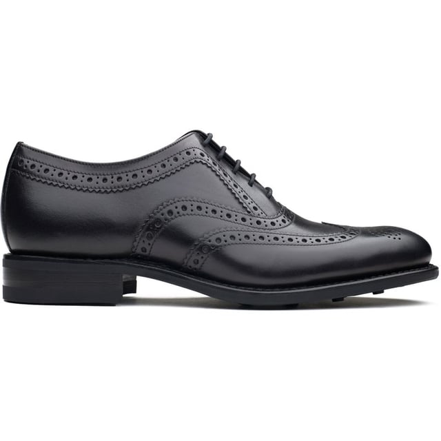 Zapatos negros Loake Maxted para hombre, confeccionados en piel y suela de goma. Incluye: plantilla de piel, ribete Goodyear, suela de goma y detalle brogue.
