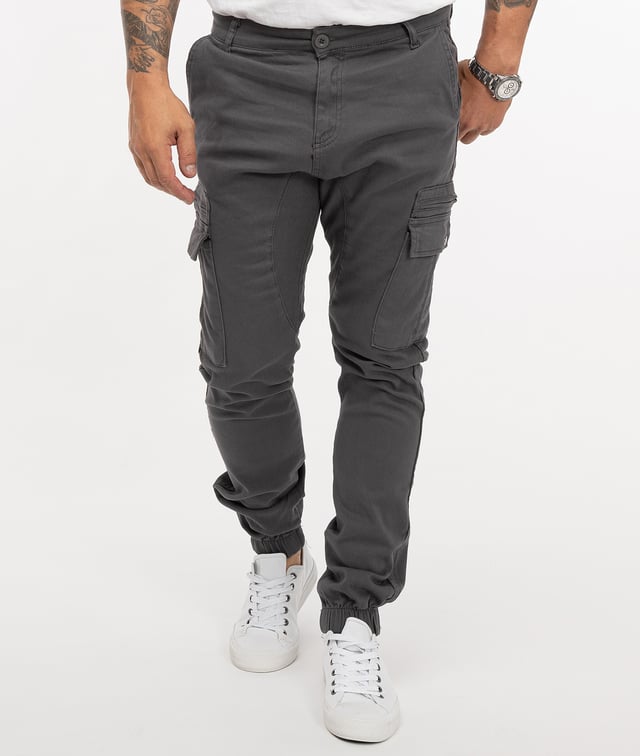 Die Chino Hosen von Rock Creek eignen sich ganz ausgezeichnet für legere Casual-Looks. Sie bieten eine angenehm weite Passform und sehen dabei auch noch richtig lässig aus. Beim gemütlichen Stadtbummel, beim Familienausflug oder in der Uni leisten die komfortablen Hosen gute Dienste. Darüber hinaus zeichnen sich die Chinos von Rock-Creek durch eine erstklassige Verarbeitung und eine hohe Qualität aus.