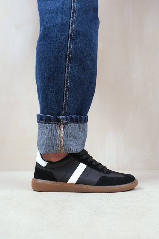 Where s That From Womens Pace Contrast Panel Lace Up Gum Sole