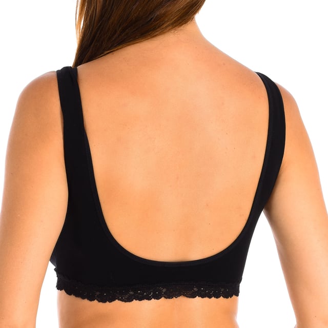 Top Janira.
 Wide strap t-shirt.
 Adaptable and elastic fabric.
 Silhouette enhancement effect.
 Short style shot.
 Seams seen in tone.
 Composition: 90% Cotton, 5% Polyamide, 5% Elastane
 Care:
Washing instructions:
 - Wash at max temperature. 30º.
 - Do not use bleach.
 - Do not use an iron.
 - Do not use dryer.
 - Do not dry clean.