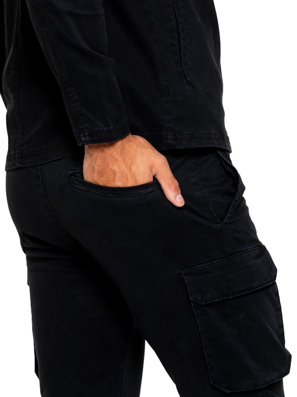 Enzo Mens Cargo Trousers. Regular Fit, Straight Leg, Enzyme Wash. 5 Pocket Design. 2 Side Pockets, 2 Cargo Pockets With Velcro Fastening. Single Back Welt Pocket. Elasticated Waistband With Adjustable Drawstring