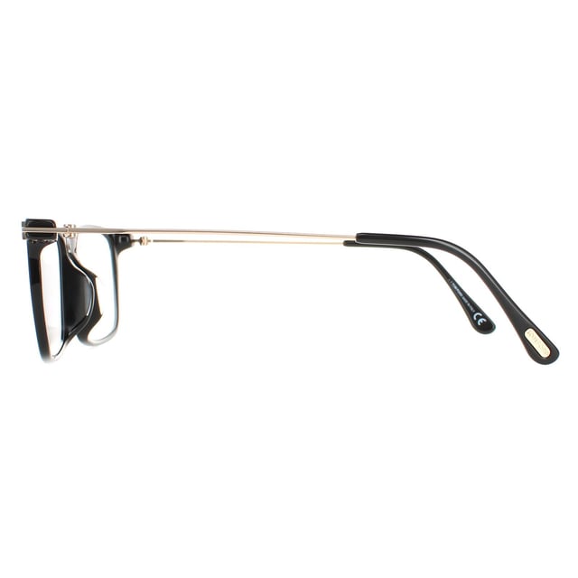 Tom Ford Rectangle Mens Shiny Black FT5758-F-B Las FT5758-F-B son unas gafas rectangulares finas fabricadas en acetato ligero y adornadas con el logotipo de la T de Tom Ford en las patillas. Las lentes Blue Light Block ayudan a prevenir y reducir la fatiga ocular provocada por la exposición prolongada a la luz azul de los dispositivos digitales.