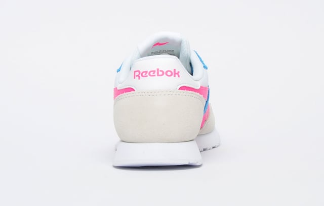 Deze heren K Swiss CR Terrati-sneakers zijn gemaakt in een klassieke marineblauwe kleurstelling om altijd een uitstekende visuele aantrekkingskracht te bieden. Met exclusieve ontwerpkenmerken voor schokabsorptie en een stevige rubberen buitenzool voo