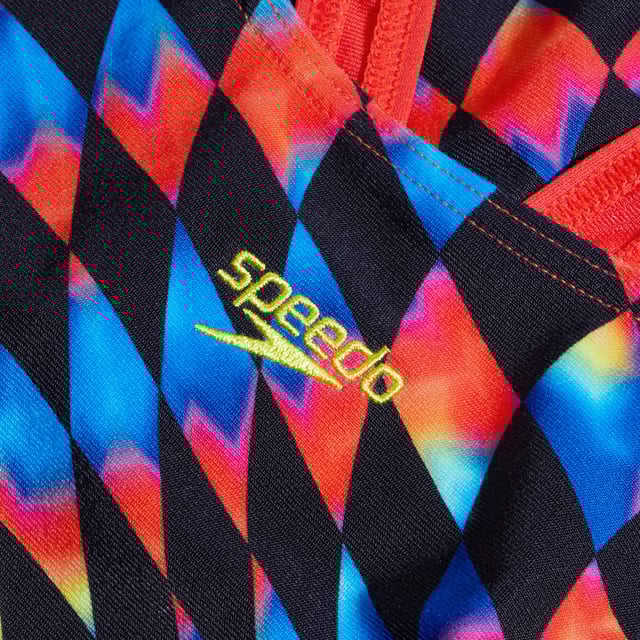 Girls Speedo Digital Allover Leaderback Swimsuit in black red.- Leaderback design.- Front Lined - provides added comfort and modesty on bright colours.- Digital print.- 100% Chlorine resistance - for long lasting performance.- Quick Dry.- 50% Recycled - one of the yarns is made from 100% post-consumer waste  such as recycled plastic bottles.- Fabric: ECO Endurance® +.- Fabric Composition: 53% Recycled Polyester - 47% PBT.- Ref: 81237716778Please note that returns will only be accepted if the hygiene label is still attached to the product.