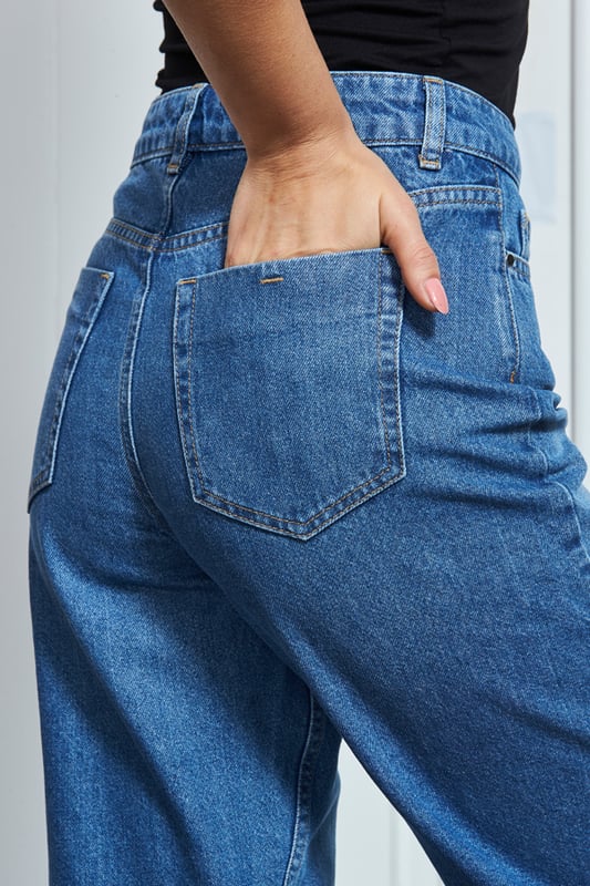 REASONS TO BUY: 

This season's coolest denim cut
Go-with-everything mid-blue wash
They're comfy and cool
Wear them off-duty or take them out-out
Dress up with a bandeau, evening bag and sandals
Keep it casual with a tee and white trainers

Inside leg to fit: Short 29" | Regular 31" | Long 33"