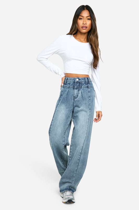 Jeans are the genius wear-with-anything wardrobe itemSkinny, straight, or slim, find your perfect jeans fit in the boohoo denim collection. Work the hot-right-now high waist in mom jeans and baggy boyfriend styles, and take your blues to the next level with punk badges and rock 'n' roll rips. Wear with a basic tee by day and add barely-there heeled sandals to take your denim from day to night.