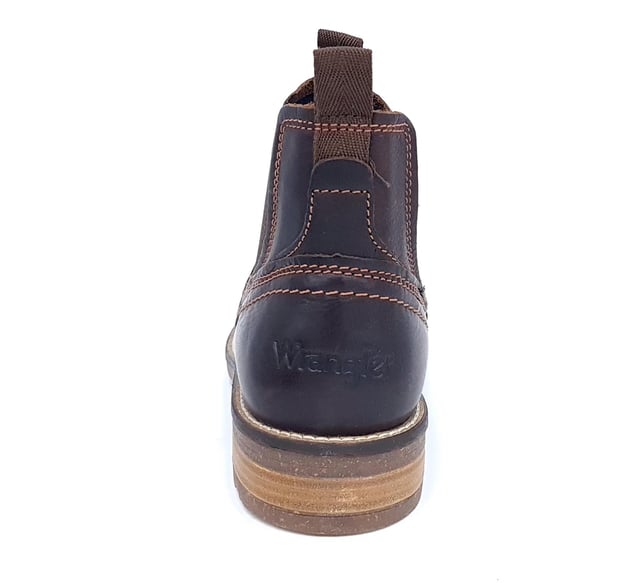 From Wrangler, these Hill mens brown leather Chelsea boots are perfect for rocking both casual and the smart looks. This season, why not update your wardrobe with this staple style which showcases a round toe, twin elastic inserts for easy fitting, two boots straps for easy foot entry and a low heel. These boots are crafted from leather upper which offers durability and style.