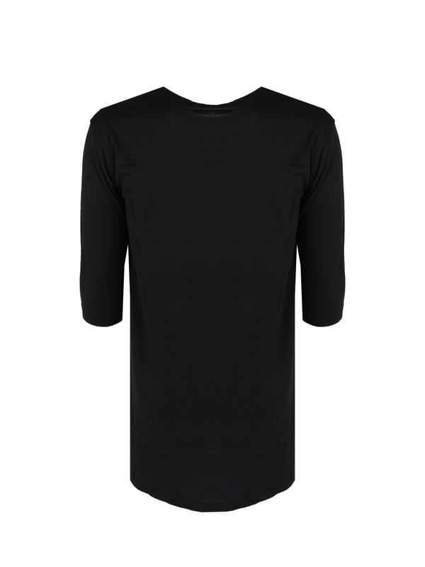 Este producto tiene un diseño holgado que asegura libertad de movimiento y comodidad para usarlo todo el día, independientemente de la ocasión.

El escote redondo añade elegancia y clase, mientras que resalta la sutileza y delicadeza del cuello, lo que lo hace perfecto tanto para uso diario como para salidas más formales.

Con detalles de costuras decorativas que añaden un carácter único y distinguir este producto de los demás, garantizando que siempre lucirás elegante y a la moda.

Hecho de tela de alta calidad, que no solo es duradera sino también suave y agradable al tacto, ofreciendo el máximo confort durante todo el día.