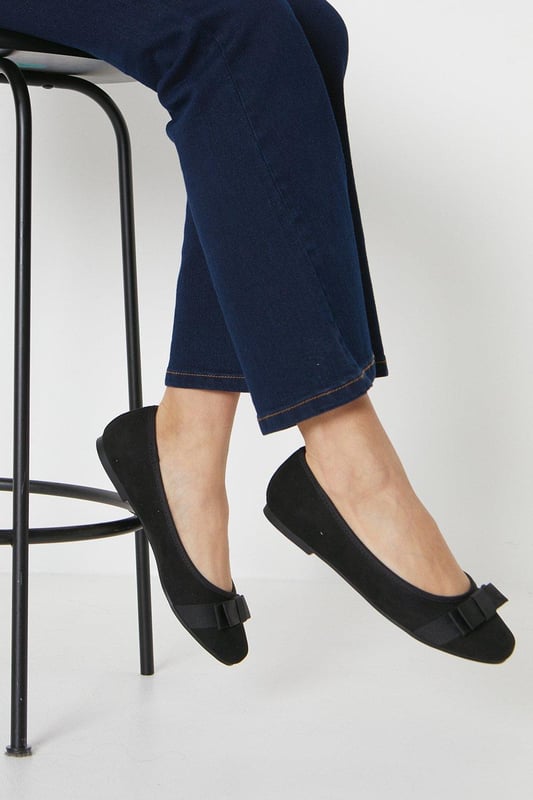 Chic faux leather ballet pumps with a wide fit for added comfort
Elegant bow detail adorns the toe for a feminine touch
Slip-on style for easy on and off
Flat sole provides all-day wearability
faux leather upper with a synthetic lining

These versatile ballet pumps from Dorothy Perkins exude effortless sophistication. The wide fit ensures a comfortable wear, while the bow detail adds a touch of elegance. Pair them with tailored trousers for a polished workwear ensemble or team with a floral dress for a charming daytime look. Perfect for casual events, family gatherings, or meeting friends for brunch, these flats strike the perfect balance between style and comfort.