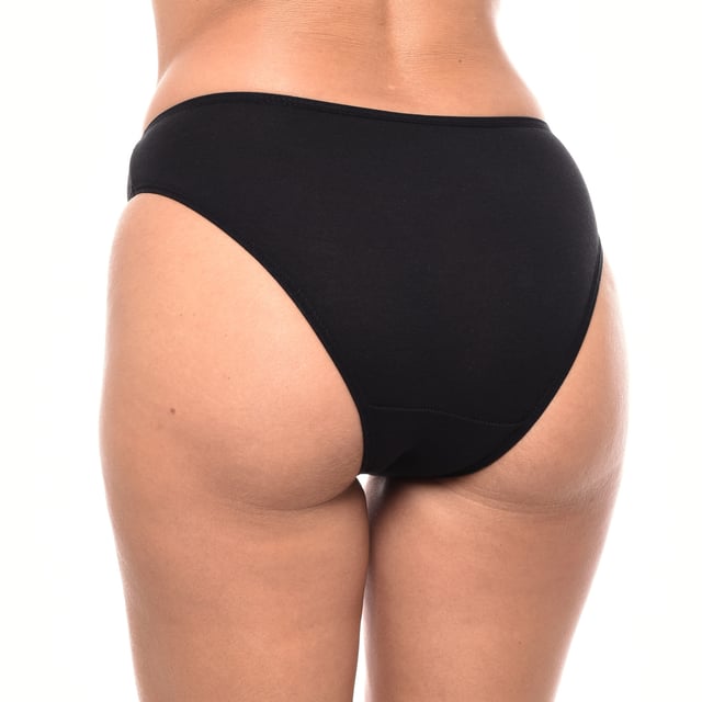 Discover absolute comfort with this pack of 3 cotton panties from the Kiss&Love brand.

 Made from soft, breathable cotton, each pair of panties keeps you fresh and comfortable all day long.

 The varied designs, with a selection of assorted colors and fun prints, add a touch of unique style to your everyday lingerie.

 These panties adapt perfectly to your silhouette, offering a comfortable and flexible fit that moves with you.

 Ideal to feel good and stylish on any occasion.

 Choose style, quality and comfort with Kisses&Love!
 Composition: 95% Cotton, 5% Elastane
 Care:
- Machine wash at a maximum of 30ºC.
 - Do not use bleach.
 - Air dry or tumble dry low.
 - Do not iron.
 - Avoid the use of fabric softeners