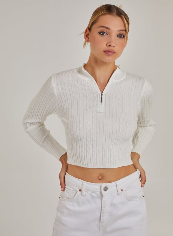Add this AW essential to your new season wardrobe. This Autumn staple is the only essential you'll need to get through the winter season. Pair with a trench coat and tailored trousers for an on-trend look.