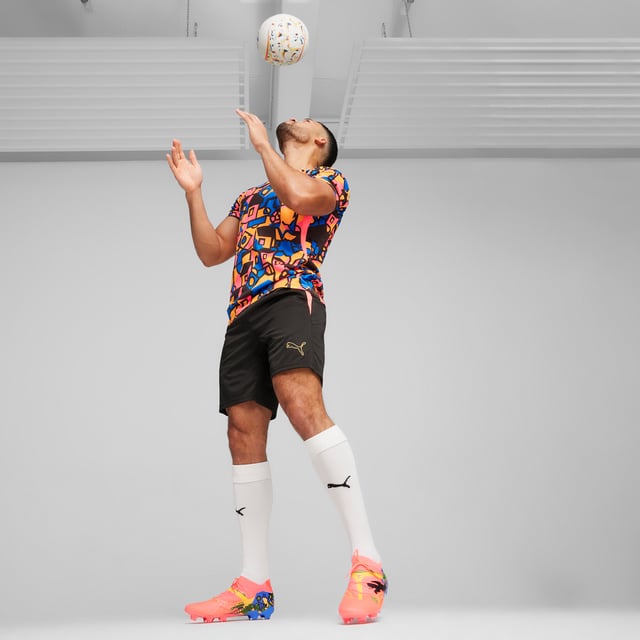 PRODUCT STORY : Dazzle on and off the pitch just like Neymar Jr in his namesake football jersey, which is built with our performance cut and technologies and up to the exact standards of the football superstar. Show off the artistry before, during, and after the match. FEATURES & BENEFITS :  dryCELL: Performance technology designed to wick moisture from the body and keep you free of sweat during exercise.  DETAILS :  Slim fit. Jacquard. Crew neck. Short sleeves. Regular length.  Our model is 180 cm tall and is wearing size  M UK.