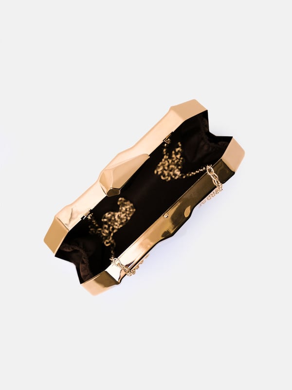Keep all your night out essentials safe in our Clutch Bag. Our bags are more than just an accessory, they are an investments piece that is both stylish and functional, designed to perfectly complete your outfit. You will be sure to get plenty of compliments with this bang on trend Clutch Bag
