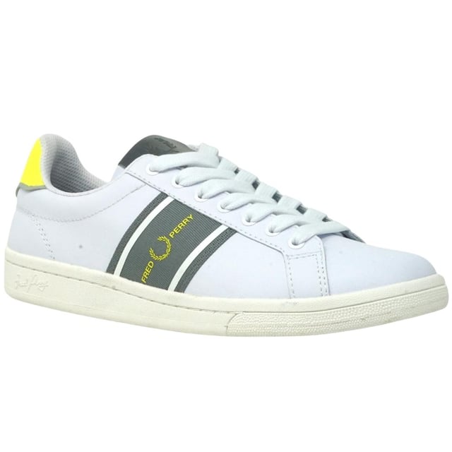 Fred Perry B9280 134 B721 lederen witte sneakers. Fred Perry witte schoenen. Stijl: B9280 134. Merklogo op tong. Sneakers met vetersluiting. Merkbadge aan de zijkant van de schoen