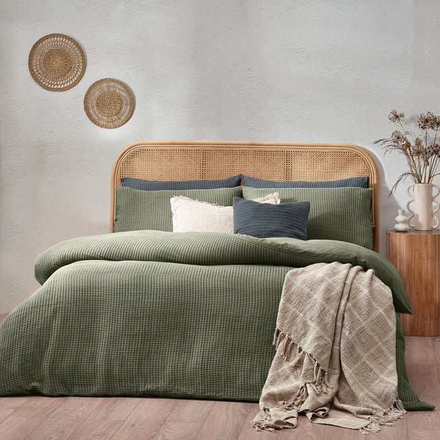 A modern classic ideal for those who appreciate the relaxed living aesthetic. The Chunky Waffle duvet cover set is made of premium cotton. Its soft, breathable fabric provides a comfortable night's sleep while also adding a sophisticated look to your bedroom. OEKO-TEX® certifies this product, showing it has been sustainably made.