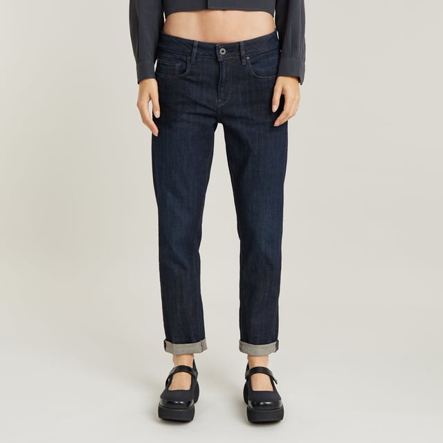 Low waist. Relaxed fit at hips and thighs, soft tapered towards the ankles. 5 pockets. Zip fly. Label at the back waist- cow grain leather. Zip & button closure. Low waist. Designed by G-Star RAW, this is a world's 1st Cradle to Cradle Certified® Gold Stretch Denim Fabric. It is our follow up to the world's 1st non-stretch Cradle to Cradle Certified® Gold denim fabric, which we introduced to the market in February 2018. Developed with RFTPi-Raw for the Planet Indigo-world’s cleanest indigo dyeing process, formulated in partnership with DyStar®, G-Star and Artistic Milliners. RFTP-Indigo uses 15% less indigo, 70% less chemicals, no salts, and produces no salt by-product during reduction and dyeing process, saving water and leaving clean and recyclable water effluent. Boyfriend