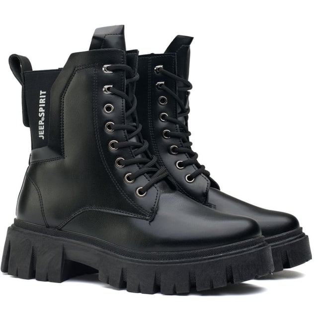 Elegantes, con estilo y resistentes, los botines Jeep Spirit Blaster Lace revolucionarán tu guardarropa. Estas atrevidas botas negras cuentan con un frente con cordones y ojales en tono bronce, un refuerzo elástico en la parte posterior para una comodidad fácil de poner y una presilla en el talón que las hace muy fáciles de poner. Elaboradas con una parte superior duradera y pulida y una suela de goma resistente, seguirán el ritmo de tu estilo de vida en movimiento y llamarán la atención con su estilo militar y de motociclista chic.