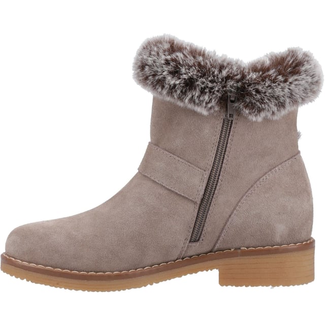 Hush Puppies Hannah Suede Women's Taupe Boots A stylish comfy and warm choice for colder days, the Hannah boot features our WorryFree water resistant upper, a memory foam interior and cosy fleece lining, with it's faux fur details and classic style you'll look great whilst staying cosy all day