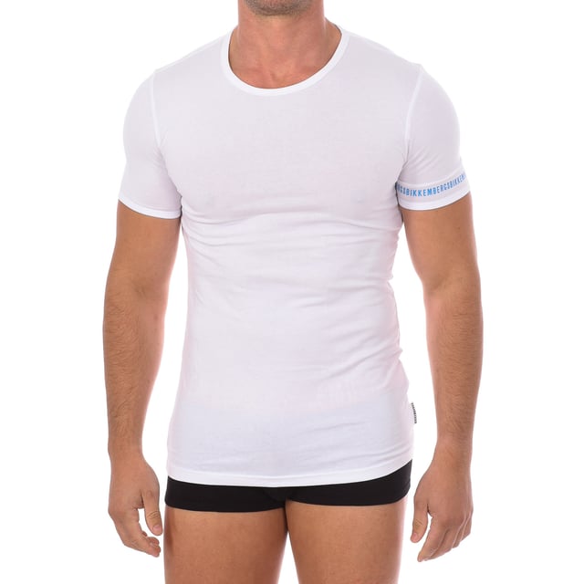 Short-sleeved T-shirt Bikkembergs.
 White color
 Round neck with ribbed finish.
 Brand logo on the sleeve.
 Comfortable and breathable fabric.
 Seams seen in tone.

 Composition: 95% Cotton, 5% Elastane

 Wash at maximum temperature 30º.
 -Do not bleach.
 -Do not dry clean.
 -Allows the use of iron.
 Composition: 95% Cotton, 5% Elastane
 Care:
Wash at maximum temperature 30º.
 -Do not use bleach.
 -Do not dry clean.
 -Allows the use of an iron.