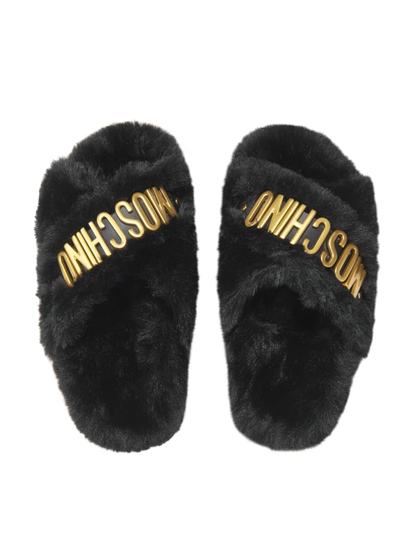 These Moschino Kids Girls Faux Fur Slippers add a touch of luxury to any wardrobe. Crafted from a soft blend of 88% Polyester and 12% Calf Leather, they feature a classic black hue, a furry surface and the iconic logo on the sides. Perfect for casual and formal occasions.·  Moschino Kids·  Made in Italy·  Occasion: Casual·  Print