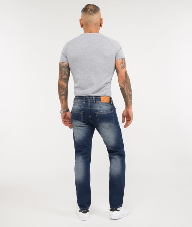 Ein Klassiker für Arbeitsalltag, Freizeit und Urlaub ist die Blue Jeans im Comfort Fit! Viele unserer hell- bis dunkelblauen Herren Jeans gefallen mit coolen Waschungen im Used-Look. Die lässig sitzenden Hosen verfügen über gerade geschnittene Beine, das typische 5-Pocket-Design und ein Rock-Creek Patch. Neben praktischen Bundschlaufen besitzen sie einen Verschluss mit Knöpfen oder Zipper. Unsere Herren Jeans bestehen zu 100% aus Baumwolle oder haben einen hohen BaumwollAnteil. Bei einigen Modellen sorgt ein Stretch-Anteil für die perfekte Passform.