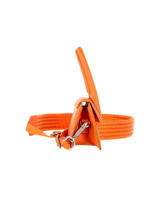VINTAGE, RRP AS NEW
Add a pop of color to your ensemble with the Jacquemus Le Chiquito Mini Signature Top Handle Bag in a vibrant orange hue. This mini top-handle bag boasts a structured silhouette. The bag is finished with the brand's signature logo lettering, giving it an elegant touch. With a removable crossbody strap for versatility and a magnetic closure for security, this Jacquemus Le Chiquito Mini Signature Top Handle Bag is the perfect accessory to elevate your look.
Jacquemus Le Chiquito Mini Signature Top Handle Bag in Orange Leather
Condition: Excellent
Sign of wear: No
Material: Leather
Color: Orange
Dimensions:  
Length: 130 mm
Width: 70 mm
Height: 95 mm
SKU: 358559 / NAPBKGBBA337801W  
Size: One Size