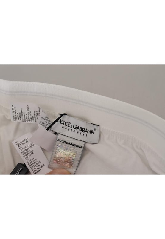 Absolutely stunning 100% Authentic exclusive brand new Dolce & Gabbana Underwear boxer shorts
  Elastic waistband for a comfortable fit
  Crafted with superior quality cotton blend fabric
  Model: Boxer
  Colour: White
  Logo details
  Made in Italy
  Material: 46% Cotton 46% Modal 8% Elastane