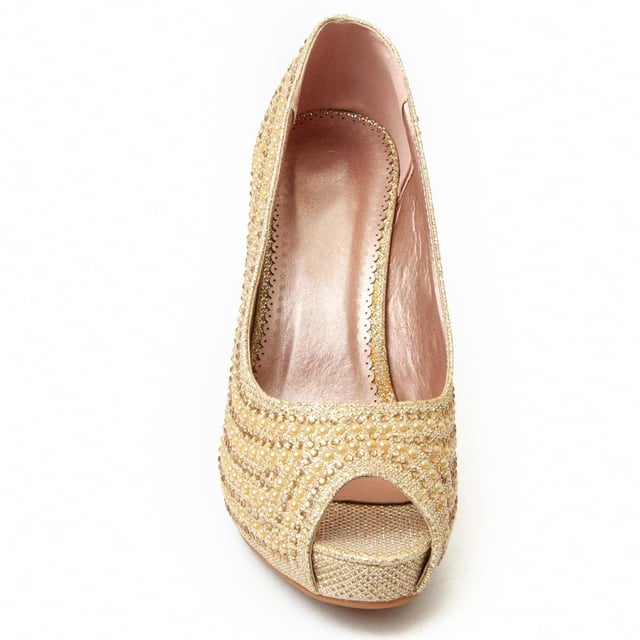 Hakken voor dames. Comfortabele pasvorm. Gefabriceerd door andere merken voor ons merk. Geschatte afmetingen: 11 cm hak en 2 cm platform.